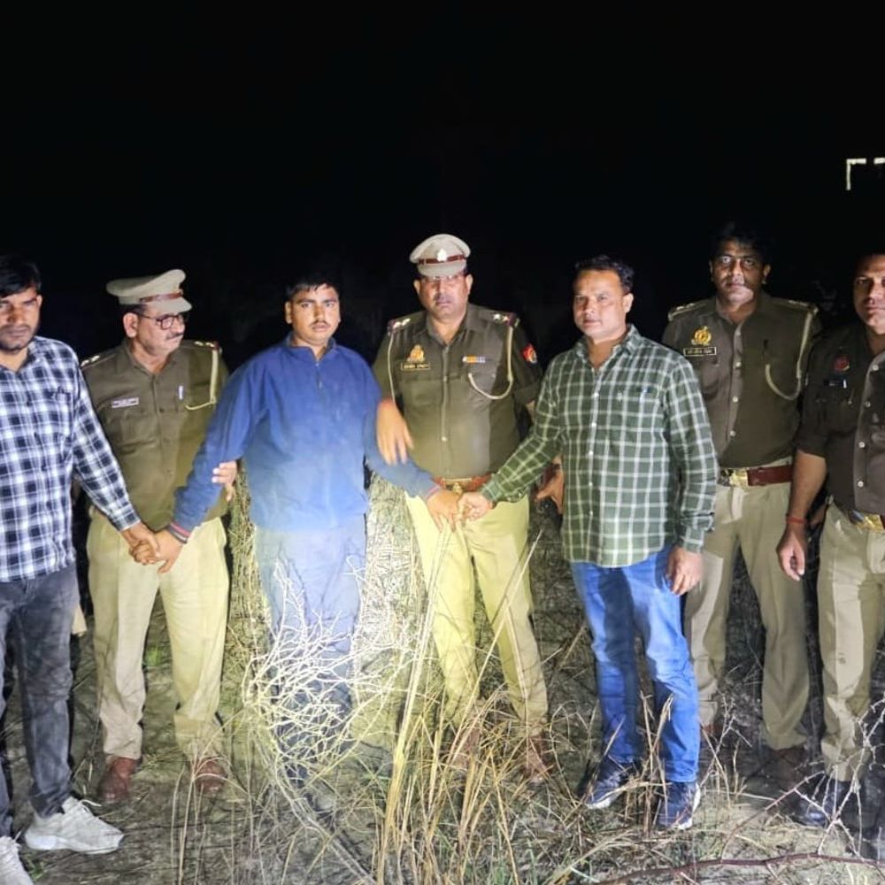 गोंडा में अपहरण कांड के दो आरोपी मुठभेड़ में गिरफ्तार:पुलिस पर फायरिंग. जवाबी कार्रवाई में पैर में लगी गोली; 58 हजार नकद, तमंचे और बाइक बरामद