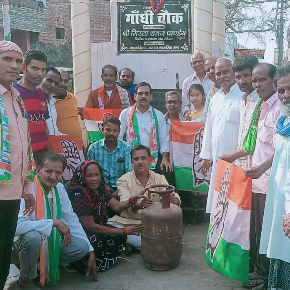 उन्नाव में कांग्रेस का प्रदर्शन, सिलेंडर दाम वृद्धि का विरोध:केंद्र सरकार की नीतियों के खिलाफ नारेबाजी, महंगाई पर जताई नाराजगी