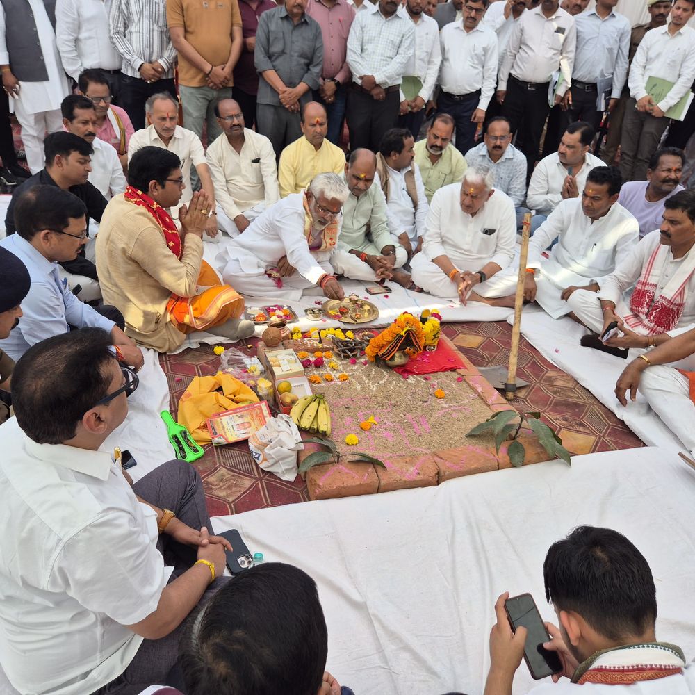 जलशक्ति मंत्री ने 6.78 करोड़ की परियोजनाओं का भूमिपूजन किया:जालौन में बेतवा नहर प्रखंड के निर्माण कार्यों को मिली गति