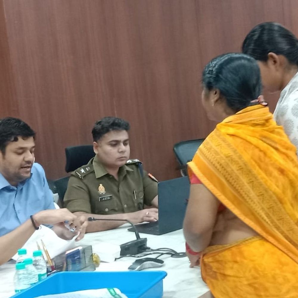 गाजीपुर में सम्पूर्ण समाधान दिवस पर 224 शिकायतें मिलीं:29 का मौके पर निस्तारण, जमीन विवाद के सबसे ज्यादा मामले सामने आए