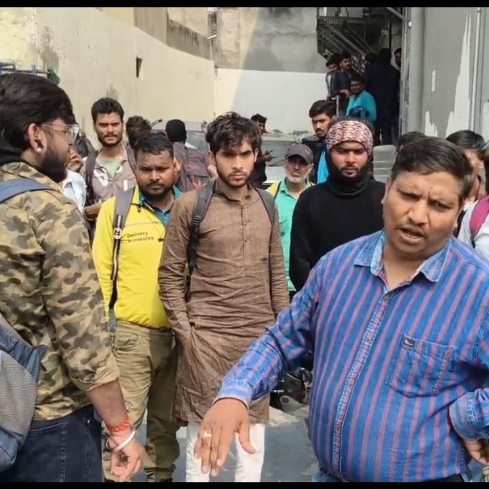 मुजफ्फरनगर में ब्लिंकिट ऑफिस पर पार्किंग विवाद:विवाद के बाद 300 राइडर्स हड़ताल पर, डिलीवरी ठप