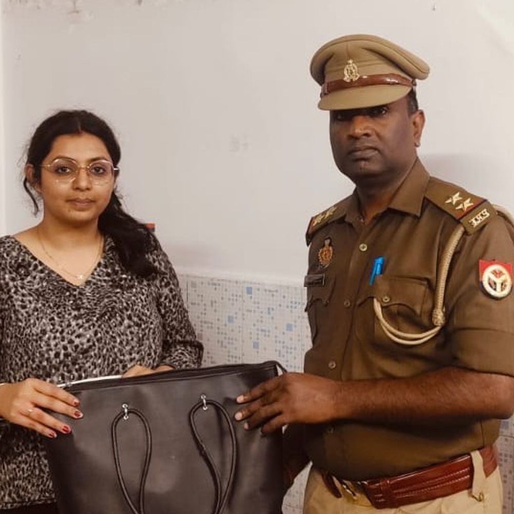 मगध एक्सप्रेस से चोरी बैग बरामद, महिला यात्री को लौटाया:एप्पल आई-पैड, आई-वॉच समेत लाखों का सामान 8 दिन में मिला