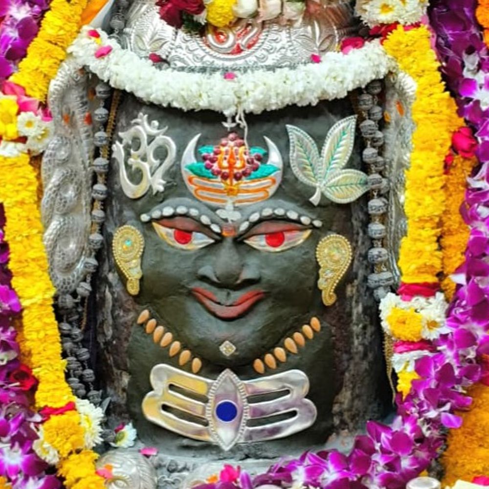 उज्जैन महाकाल मंदिर में तड़के भस्म आरती:  पंचामृत अभिषेक के बाद बाबा का दिव्य श्रृंगार, जयकारों से गूंजा मंदिर परिसर – Ujjain News