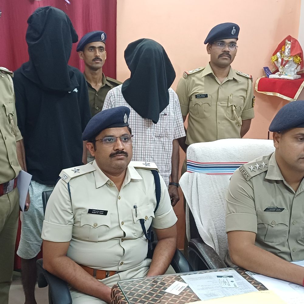 मुंगेर काली मंदिर में चोरी का प्रयास करते नाबालिग पकड़ाया:  चोरी के जेवर खरीदने वाले पिता-पुत्र गिरफ्तार, ज्वेलरी गलाने का काम करते है दोनों – Munger News