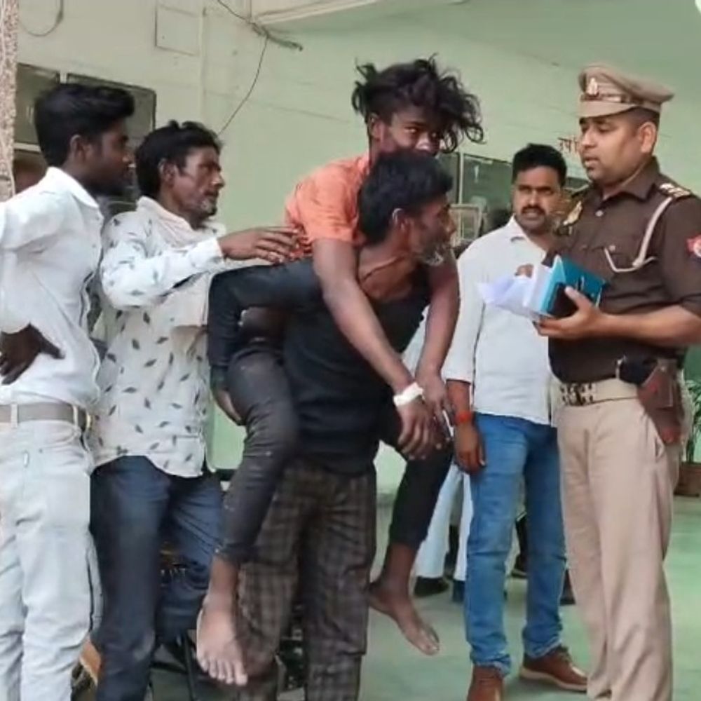 बांदा में युवक से मारपीट, गंभीर रूप से घायल:परिजनों ने DM-SP से न्याय मांगा, SP ने कार्रवाई के निर्देश दिए