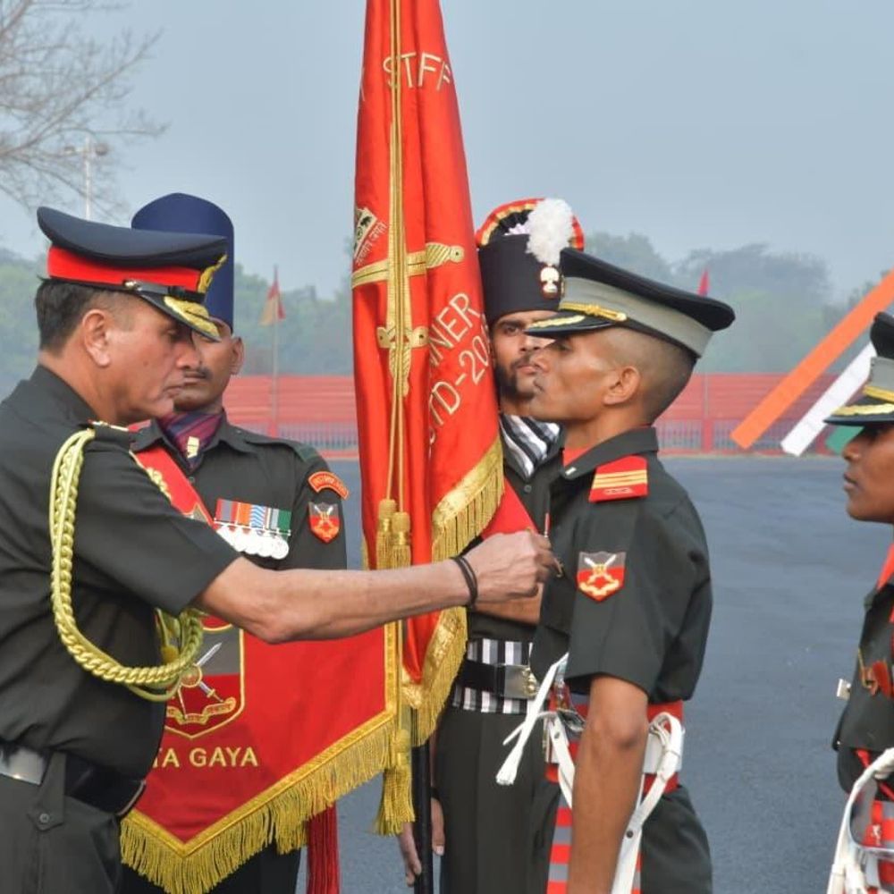 भारतीय सेना को मिले 281 नए टेक्नो-वॉरियर्स:अंतिम पग' भरते ही छलकी माता-पिता की आंखें, कुलदीप को 'स्वॉर्ड ऑफ ऑनर'