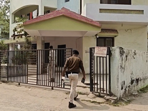 पटना में जेडीयू के पूर्व विधायक के घर चोरी:  CM नीतीश की पार्टी मीटिंग में व्यस्त थे नेताजी, चोरों ने घर खाली कर दिया – Patna News
