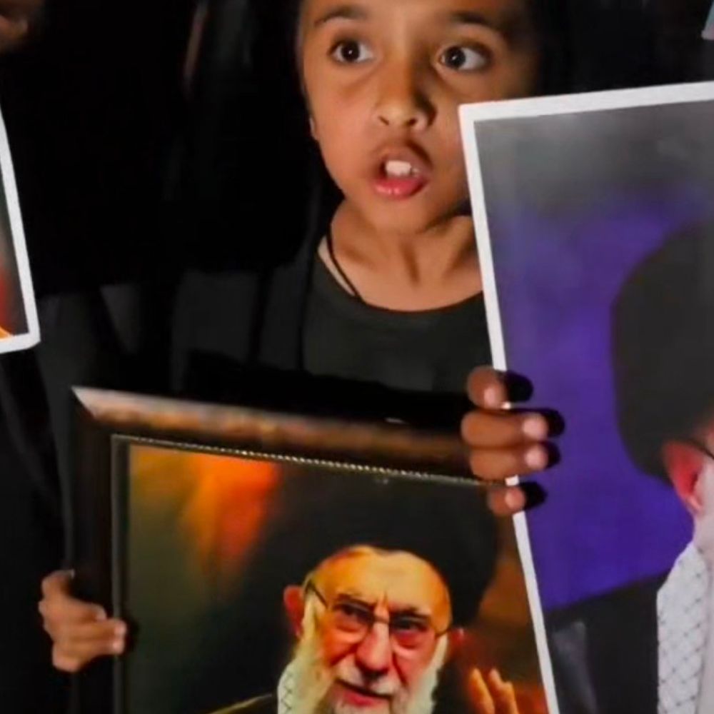 संभल के सिरसी में मजलिस-ए-तर्ज़ीम का आयोजन:ईरान के सुप्रीम लीडर खामेनेई को श्रद्धांजलि, बच्चों ने लगाए नारे