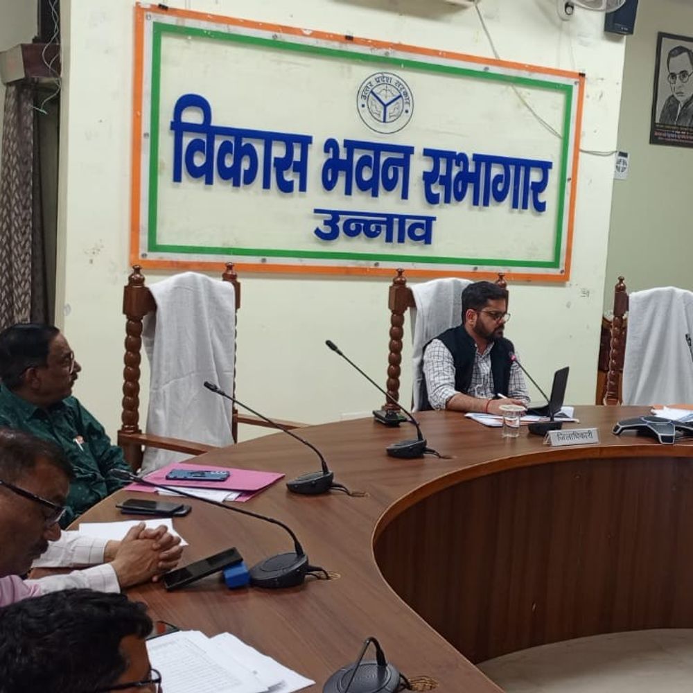 डीएम ने स्वास्थ्य कार्यक्रमों की समीक्षा की:प्रगति कम मिलने पर नाराजगी, सुधार के निर्देश दिए