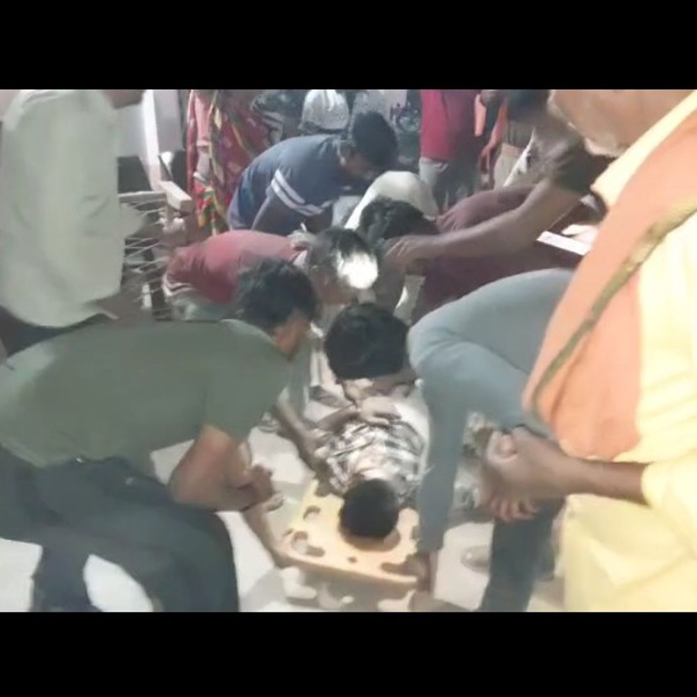 इंदारा स्टेशन पर ट्रेन से गिरकर किशोर की मौत:कुशीनगर से वाराणसी जाते समय हुआ हादसा, होली मनाने गांव आया था