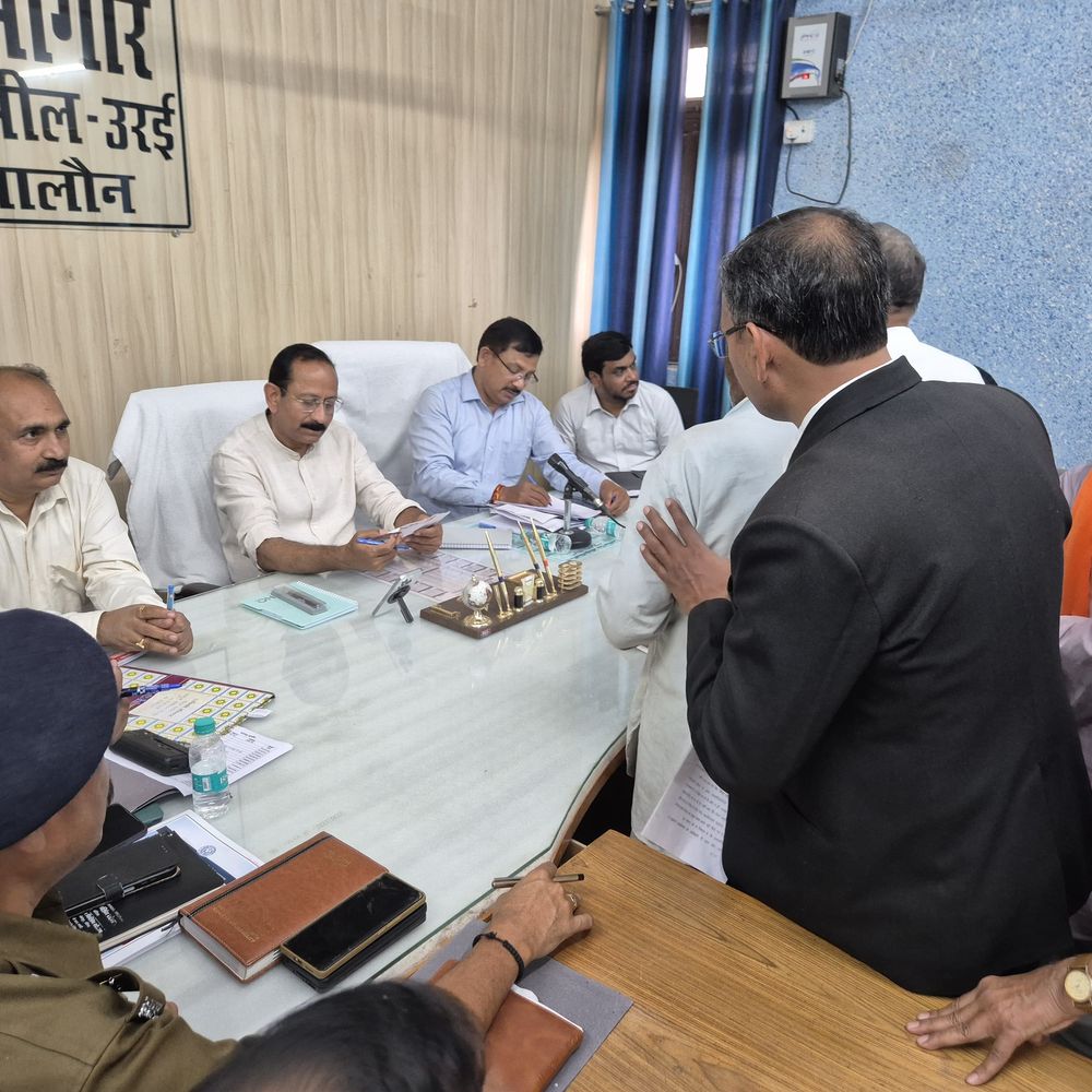 उरई समाधान दिवस में 42 में से 14 शिकायतें निस्तारित:मंडलायुक्त की अध्यक्षता में हुआ आयोजन, अधिकारियों को दिए निर्देश