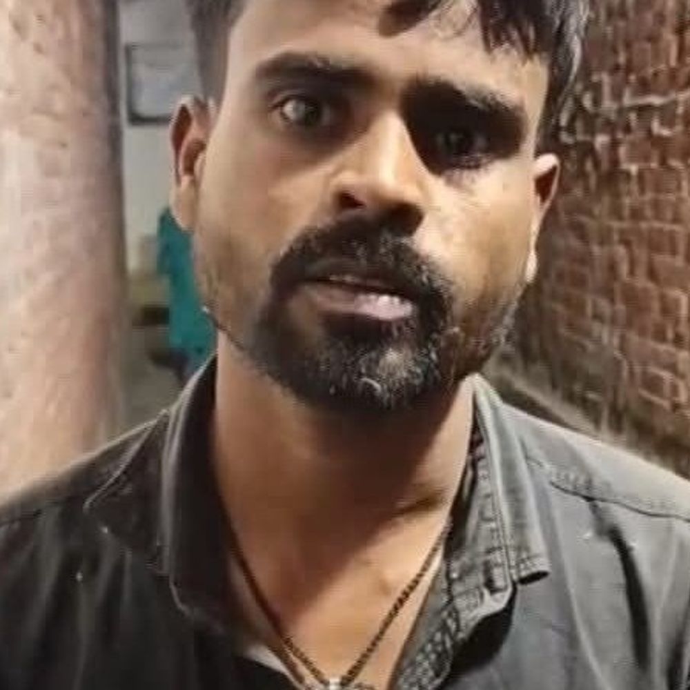 दुष्कर्म का आरोपी पेशी से फरार:महराजगंज से भागा, पुलिस ने कुशीनगर से दबोचा, 2 पुलिसकर्मियों पर FIR