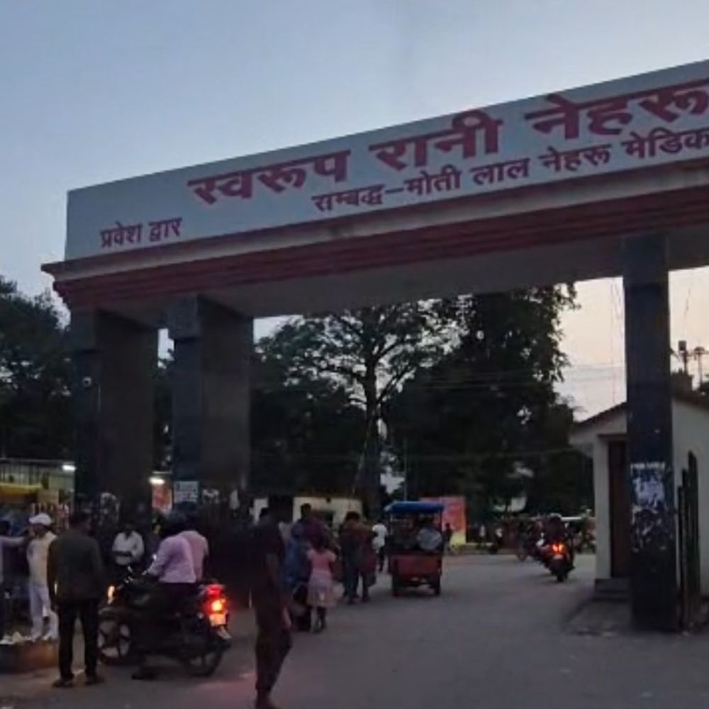 प्रयागराज में सिपाही ने यमुना पुल से लगाई छलांग:आत्महत्या की कोशिश, जल पुलिस ने बचाया; घरेलू कलह से परेशान था