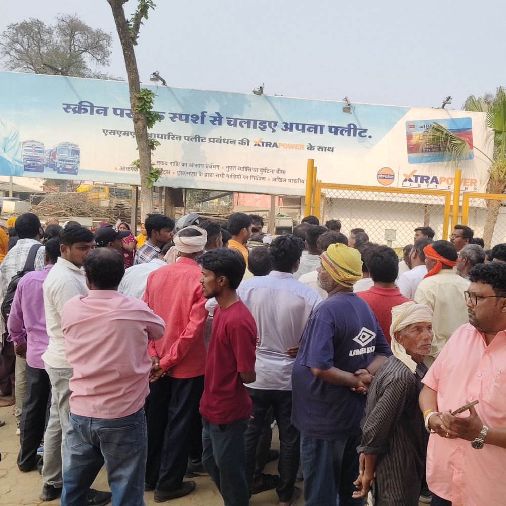 पेट्रोल पंप कर्मी की संदिग्ध हालात में मौत:परिजनों ने शव रखकर किया प्रदर्शन, जांच की मांग