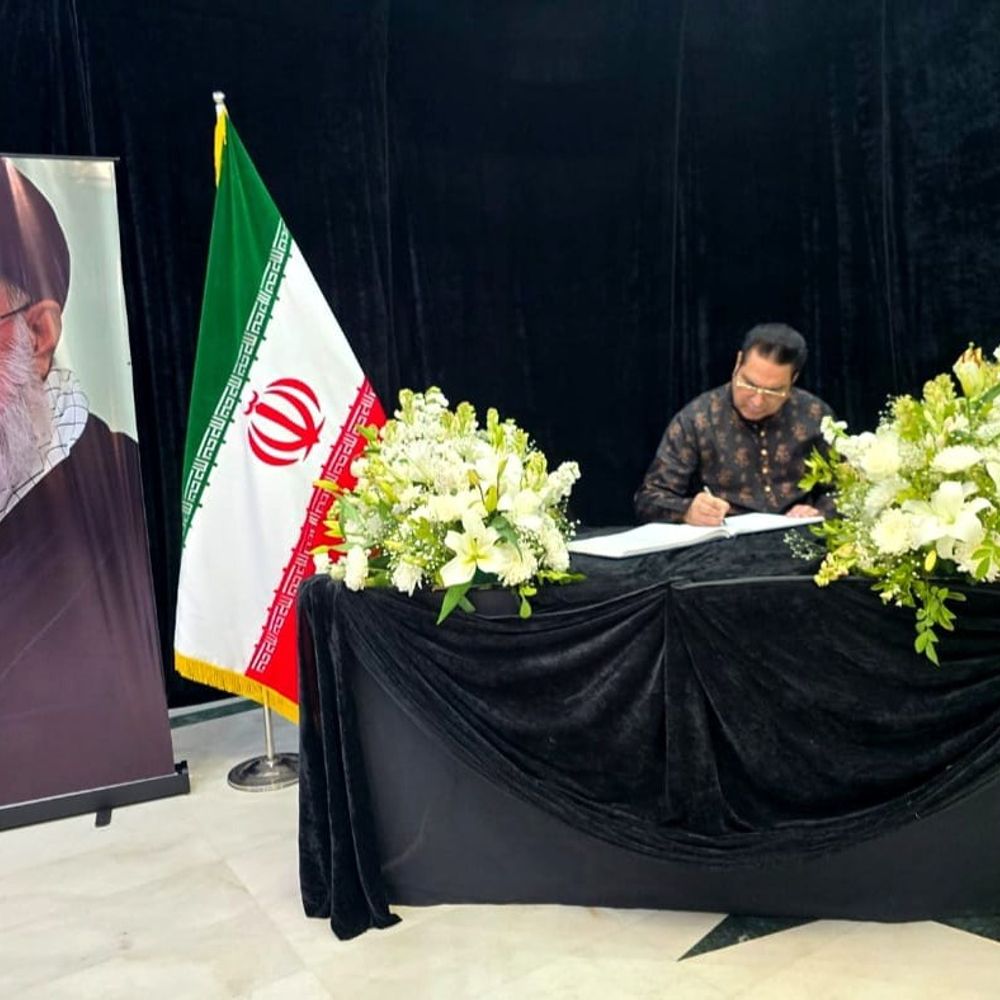 नवेद ने ईरान दूतावास में शोक पुस्तिका पर हस्ताक्षर किए:काजिम अली बोले- सर्वोच्च नेता की शहादत पर दुःख, ईरान के समर्थन का ऐलान