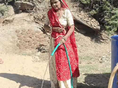अजमेर में नलों से निकला काला और बदबूदार पानी:  बस्ती में आक्रोश, लोगों ने जलदाय विभाग पर लापरवाही का लगाया आरोप – Ajmer News