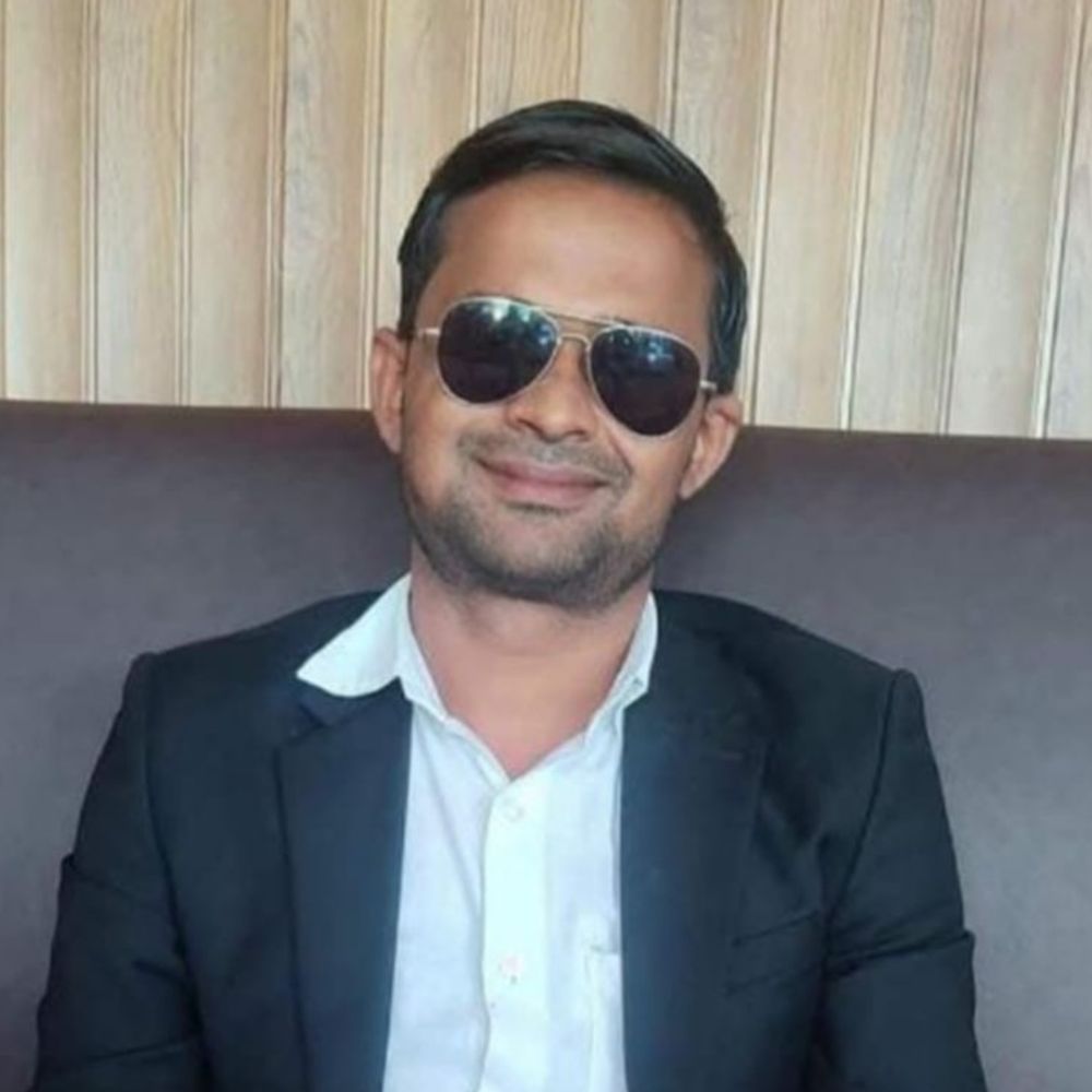 हमीरपुर में अधिवक्ता ने लगाई फांसी:कमरे में फंदे में से लटका मिला शव, सुसाइड नोट में 11 साल पुराने रिश्ते में धोखे का जिक्र