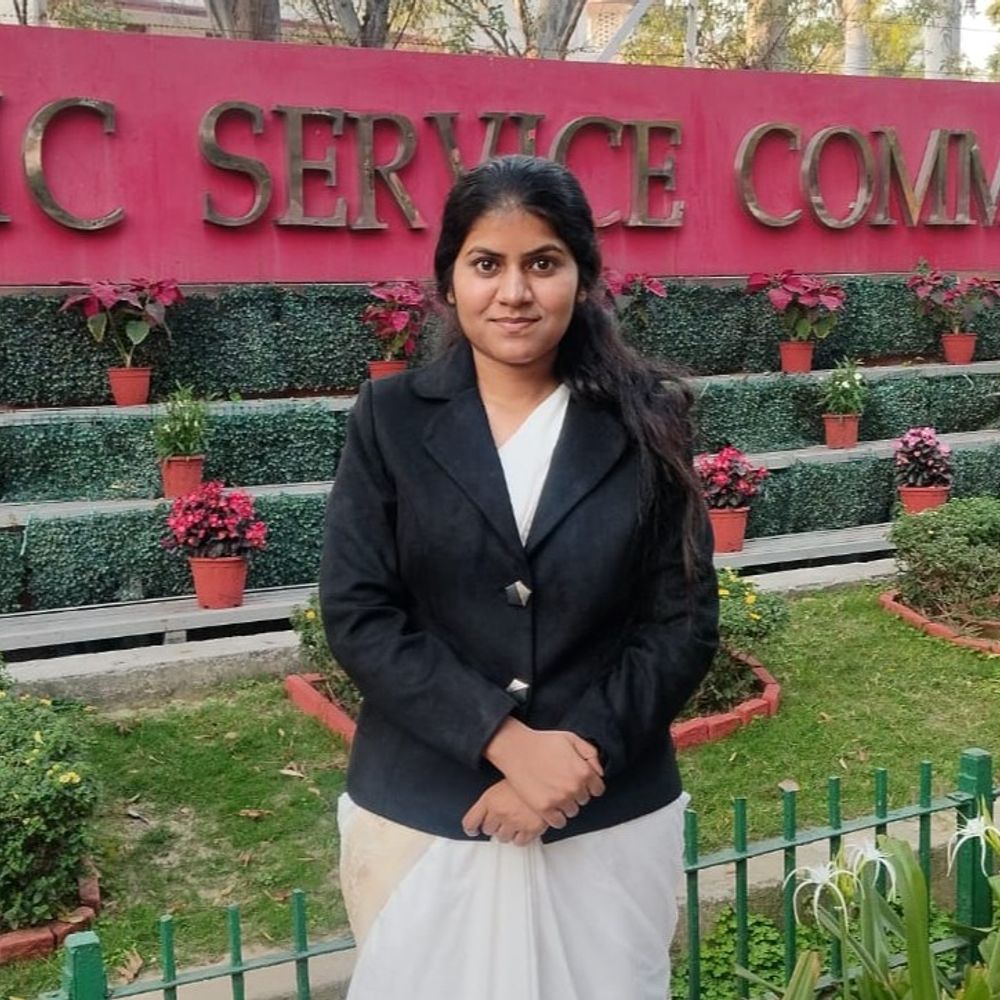 शॉर्ट टर्म गोल्स और परिवार के सपोर्ट ने दिलाई कामयाबी:मेरठ की वंशिका भगत ने UPSC 2025 में हासिल की 809वीं रैंक, कहा–तैयारी से ज्यादा जरूरी है प्रेशर मैनेज करना