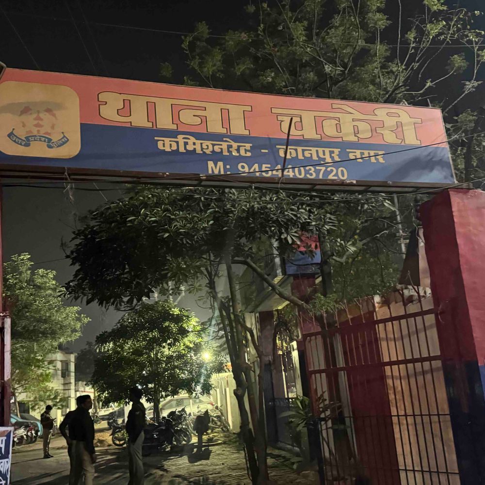 कानपुर में युवती ने फांसी लगाई:दरवाजा तोड़कर फंदे से उतारा, अस्पताल ले जाते समय गाड़ी पंक्चर हुई; दम तोड़ दिया