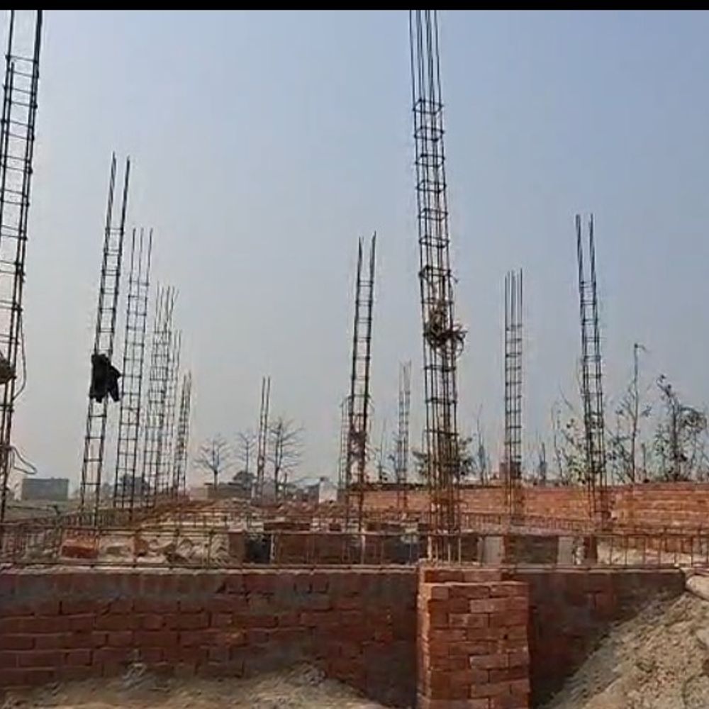 बहराइच में अवैध निर्माण पर कार्रवाई:14 भवन निर्माताओं को नोटिस, कृषि भूमि पर हो रहा था निर्माण