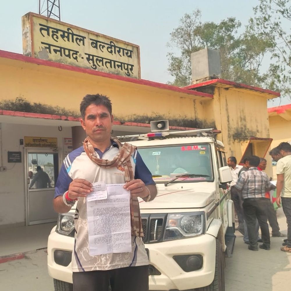 सुल्तानपुर में किसान की गेहूं फसल जलमग्न:पड़ोसी ने ट्यूबवेल से पानी भरकर खेत डुबोया, अवैध कब्जे का आरोप