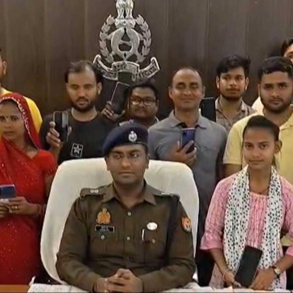 आजमगढ़ पुलिस ने बरामद किए 154 मोबाइल फोन:फरवरी 2024 से अभी तक बरामद किए जा चुके हैं लगभग आठ करोड़ के 3179 मोबाइल फोन