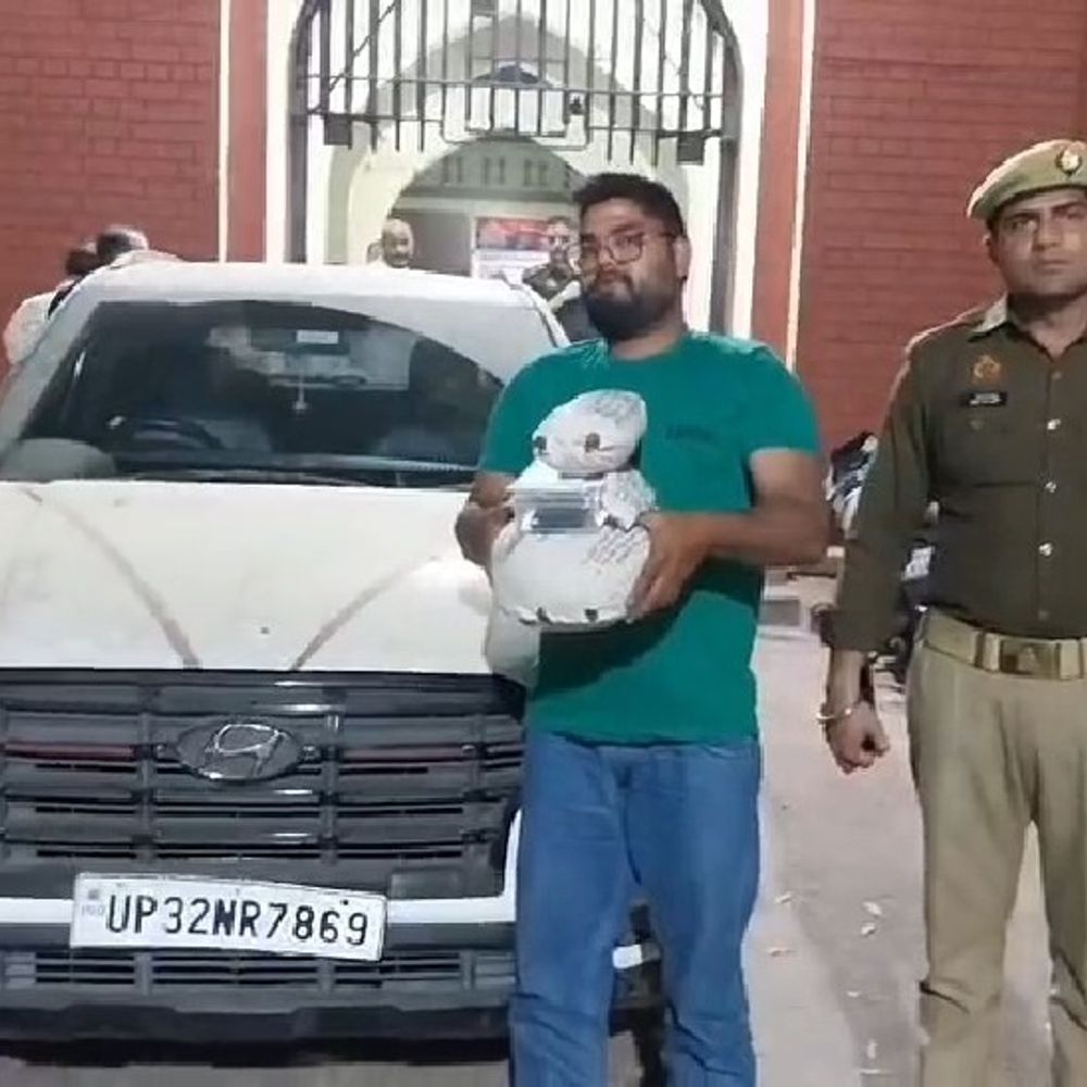 लखनऊ से हेरोइन तस्कर गिरफ्तार:क्रेटा कार में 12 करोड़ की हेरोइन लेकर पहुंचा, एएनटीएफ ने इमामबाड़ा के पास से दबोचा