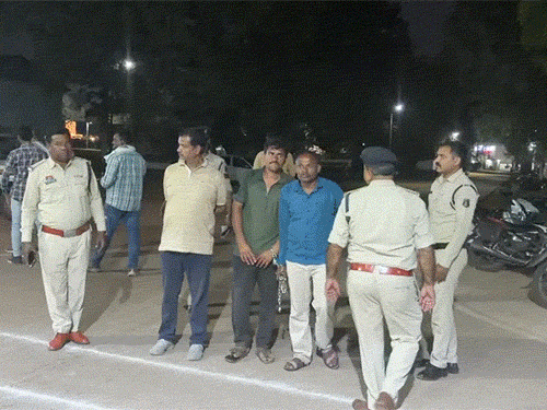 4 साल से 5 एकड़ में अफीम की खेती:दुर्ग फार्महाउस में तैनात रहते थे बाउंसर्स; भाजपा नेता ने डिजिटल सर्वे में गेहूं-मक्का दिखाया