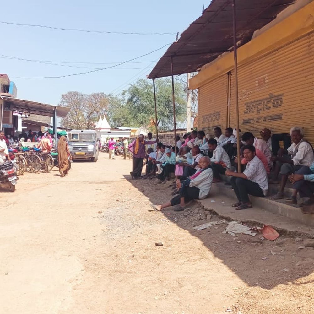 खुज्जी केन्द्रीय बैंक का हाल बेहाल, ग्रामीण हुए परेशान