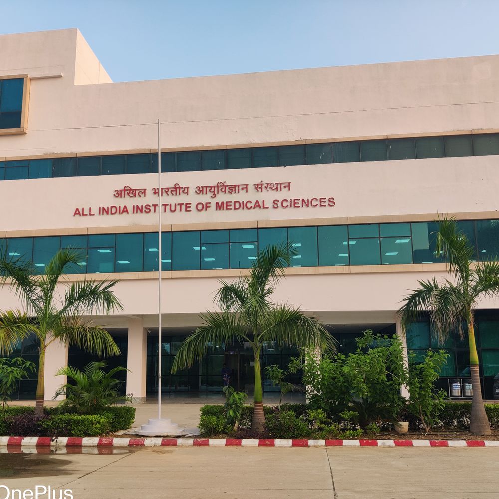 निलंबित ओएस रामऔतार वापस लौटे:गोरखपुर AIIMS में काम जारी रखने को लिखा पत्र, गबन के आरोप में की गई थी कार्रवाई