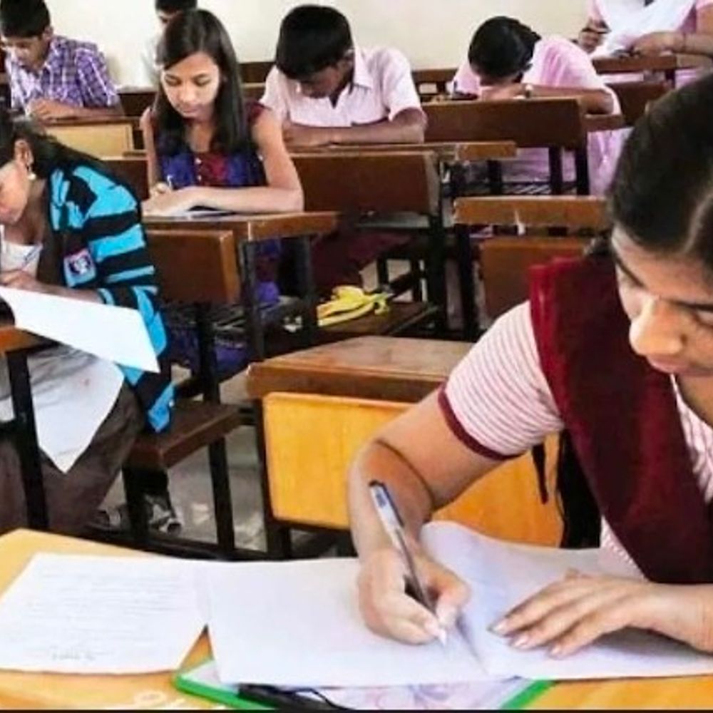 इंटरमीडिएट छात्र अब एक विषय में इंप्रूवमेंट परीक्षा दे सकेंगे:यूपी बोर्ड ने दी सुविधा; परिणाम के बाद लिए जाएंगे आवेदन