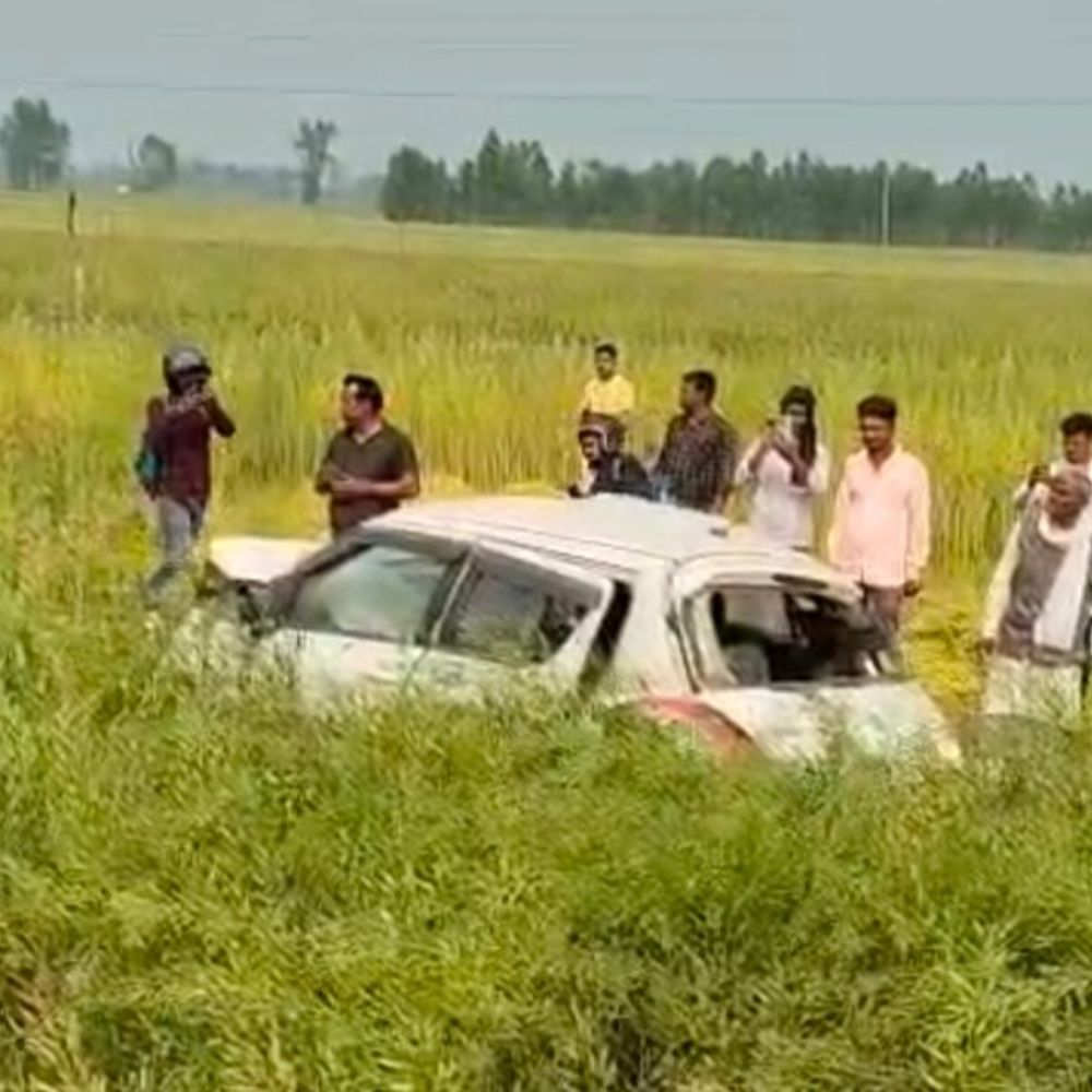शाहजहांपुर में कार अनियंत्रित पलटी:सॉफ्टवेयर इंजीनियर की मौत, तीन घायल; होली पर घर आया था
