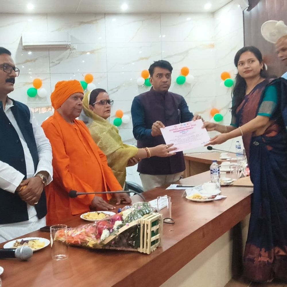 सिद्धार्थनगर में 6 मुख्य सेविकाओं को मिले नियुक्ति पत्र:अंतरराष्ट्रीय महिला दिवस पर उत्कृष्ट कार्य करने वाली महिलाएं भी सम्मानित