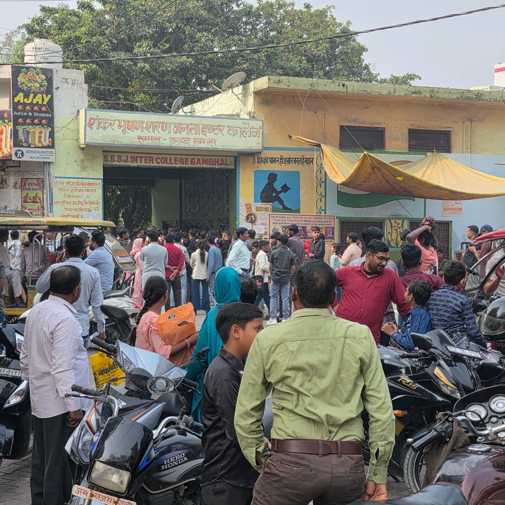 संभल में अटल आवासीय योजना परीक्षा: 8 परीक्षार्थी अनुपस्थित:161 में से 8 ने छोड़ी परीक्षा, मुरादाबाद मंडल में एक कॉलेज