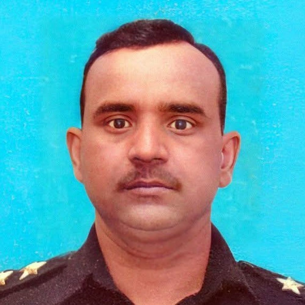 लद्दाख में तैनात एटा के रहने वाले सूबेदार का निधन:ड्यूटी के दौरान ब्रेन ट्यूमर से हुई मौत, राजकीय सम्मान से अंतिम संस्कार