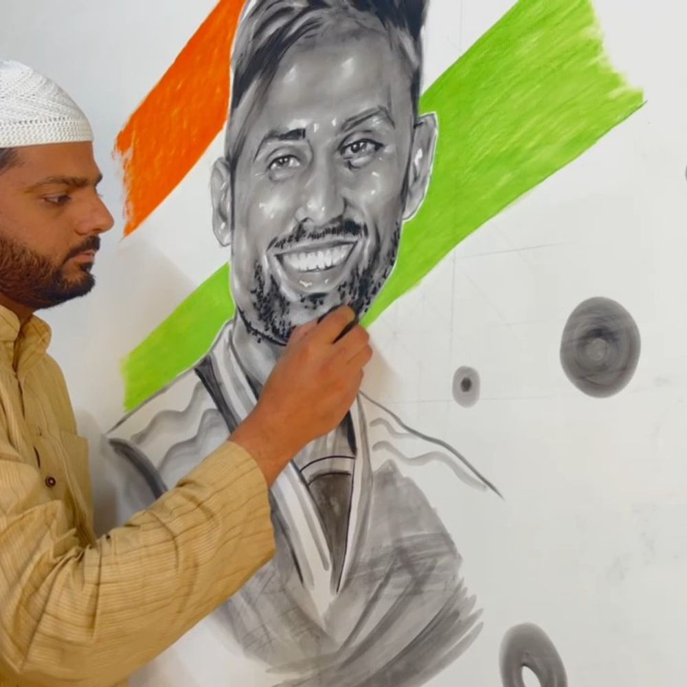 अमरोहा में टीम इंडिया के लिए दिखा जबरदस्त जोश:युवा चित्रकार ने कोयले से बनाई सूर्यकुमार यादव की 6 फीट की तस्वीर