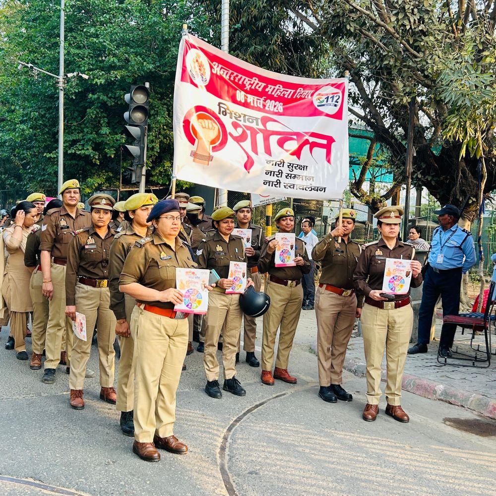 नोएडा पुलिस ने महिला दिवस पर निकाली स्कूटी-पैदल रैली:मिशन शक्ति के तहत दिया महिला सशक्तिकरण का संदेश