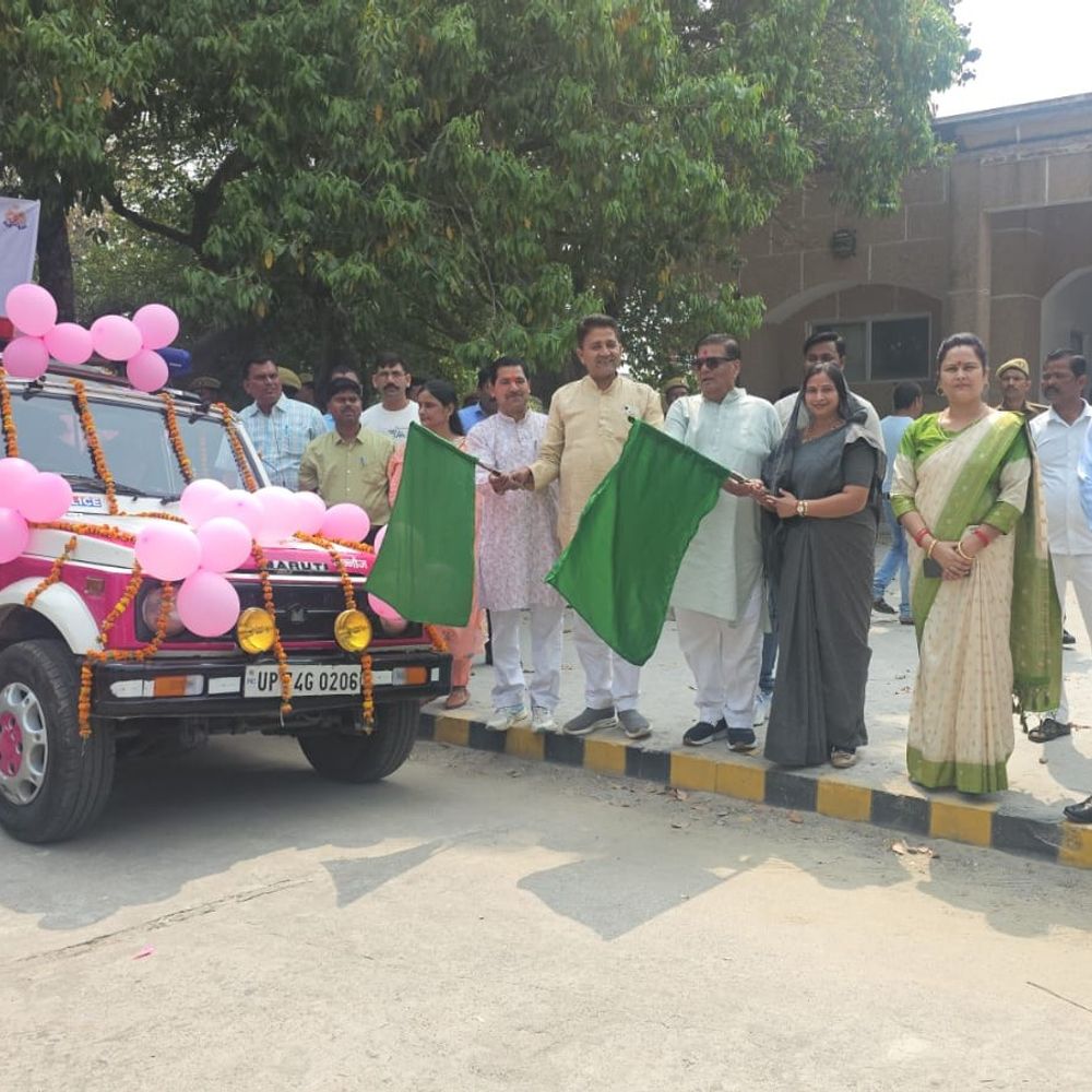 कन्नौज में अंतर्राष्ट्रीय महिला दिवस पर स्कूटी रैली:महिला सशक्तिकरण का संदेश, जिला पंचायत अध्यक्ष ने दिखाई हरी झंडी