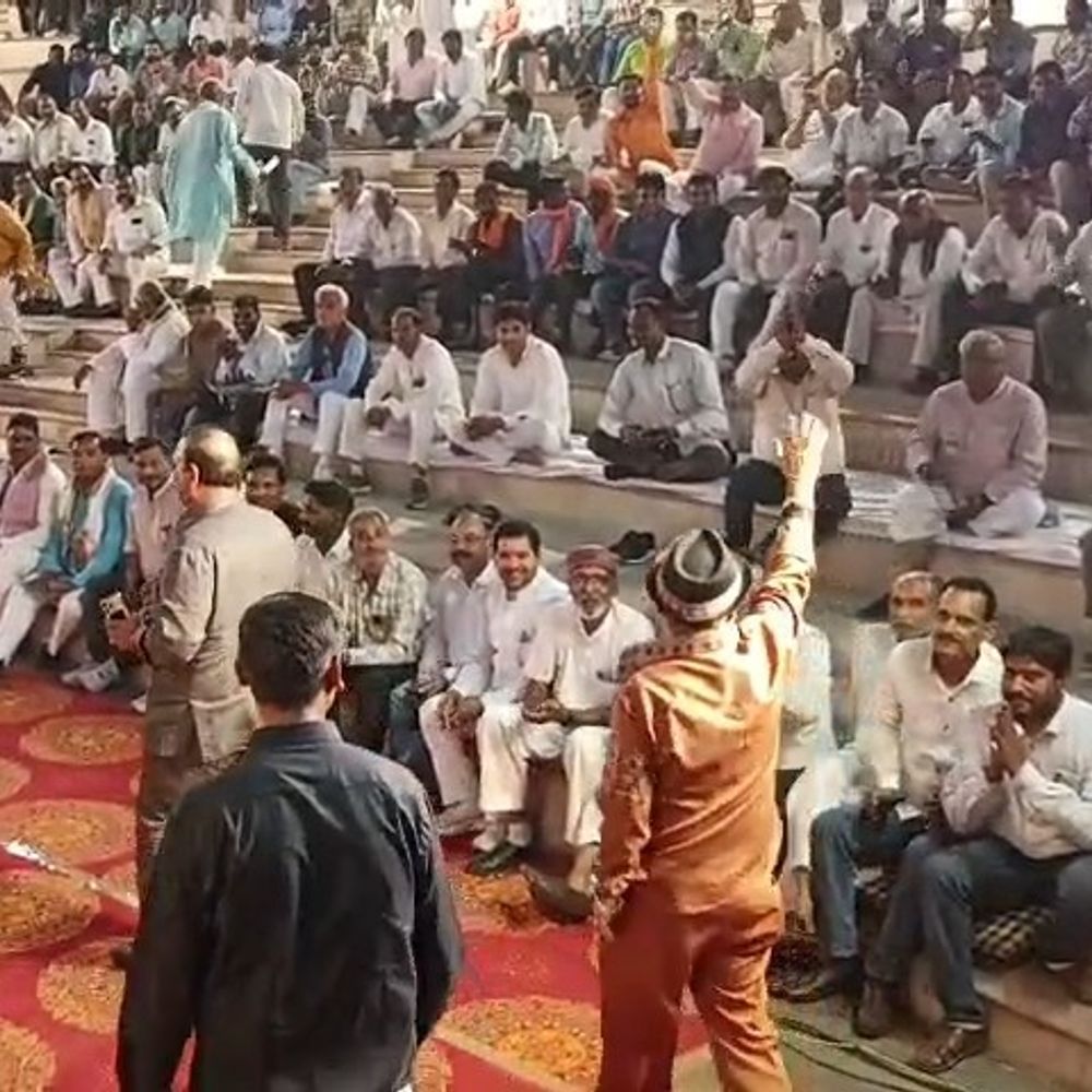 कन्नौज में होली मिलन समारोह आयोजित:मंत्री असीम अरुण की मौजूदगी में कार्यकर्ताओं ने मनाई होली, अन्नू अवस्थी ने गुदगुदाया