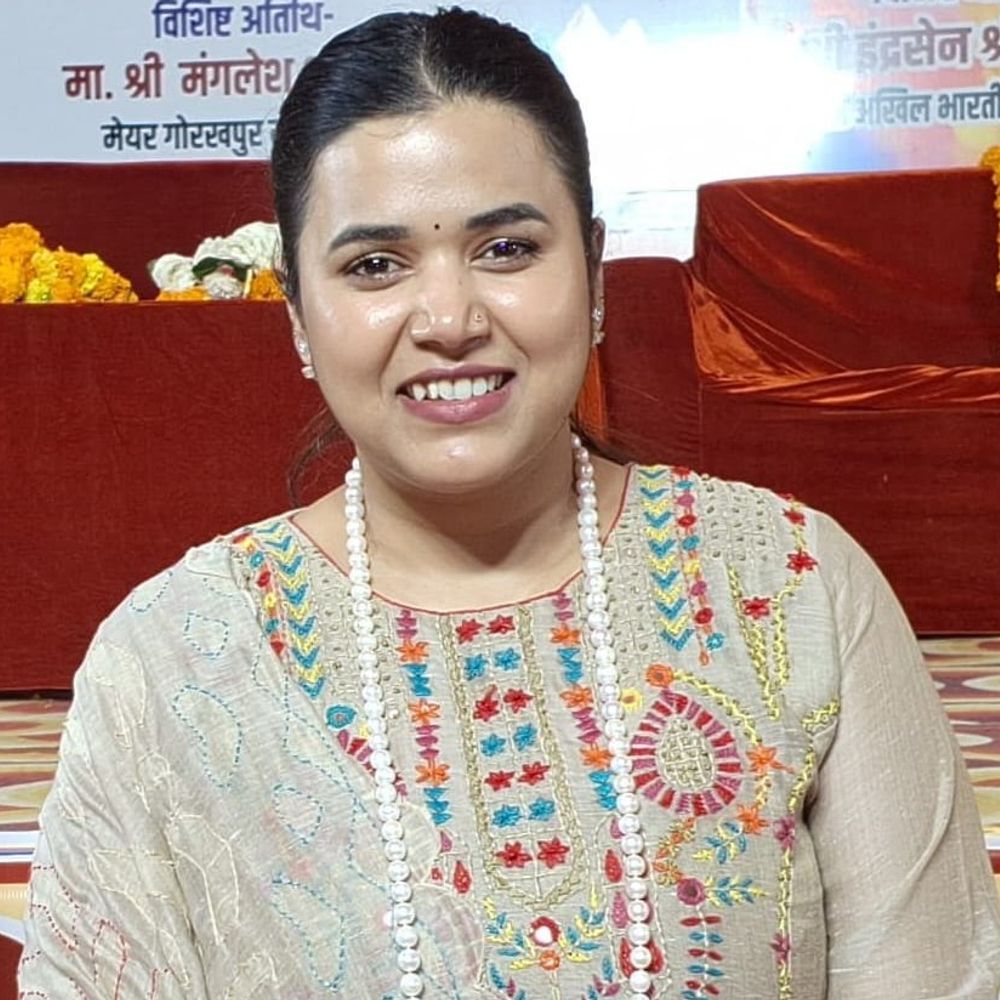 गाजीपुर में कवित्री मणिका दुबे का संदेश:अंतर्राष्ट्रीय महिला दिवस पर बेटियों को दें आजादी और विश्वास