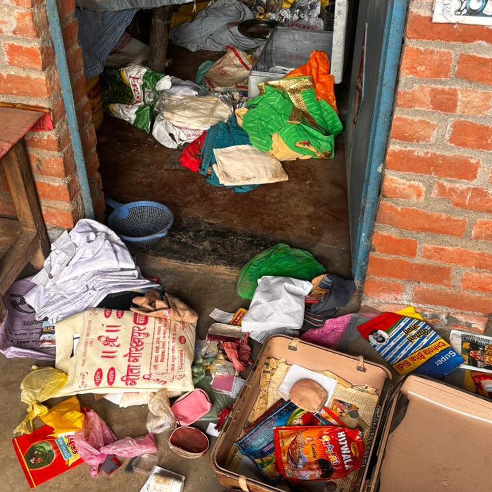 कानपुर में कार में 20 बकरियां लाद ले गए चोर:आलमारी-बक्शे तोड़कर गहने चुराए, घर से लाखों का सामान गायब