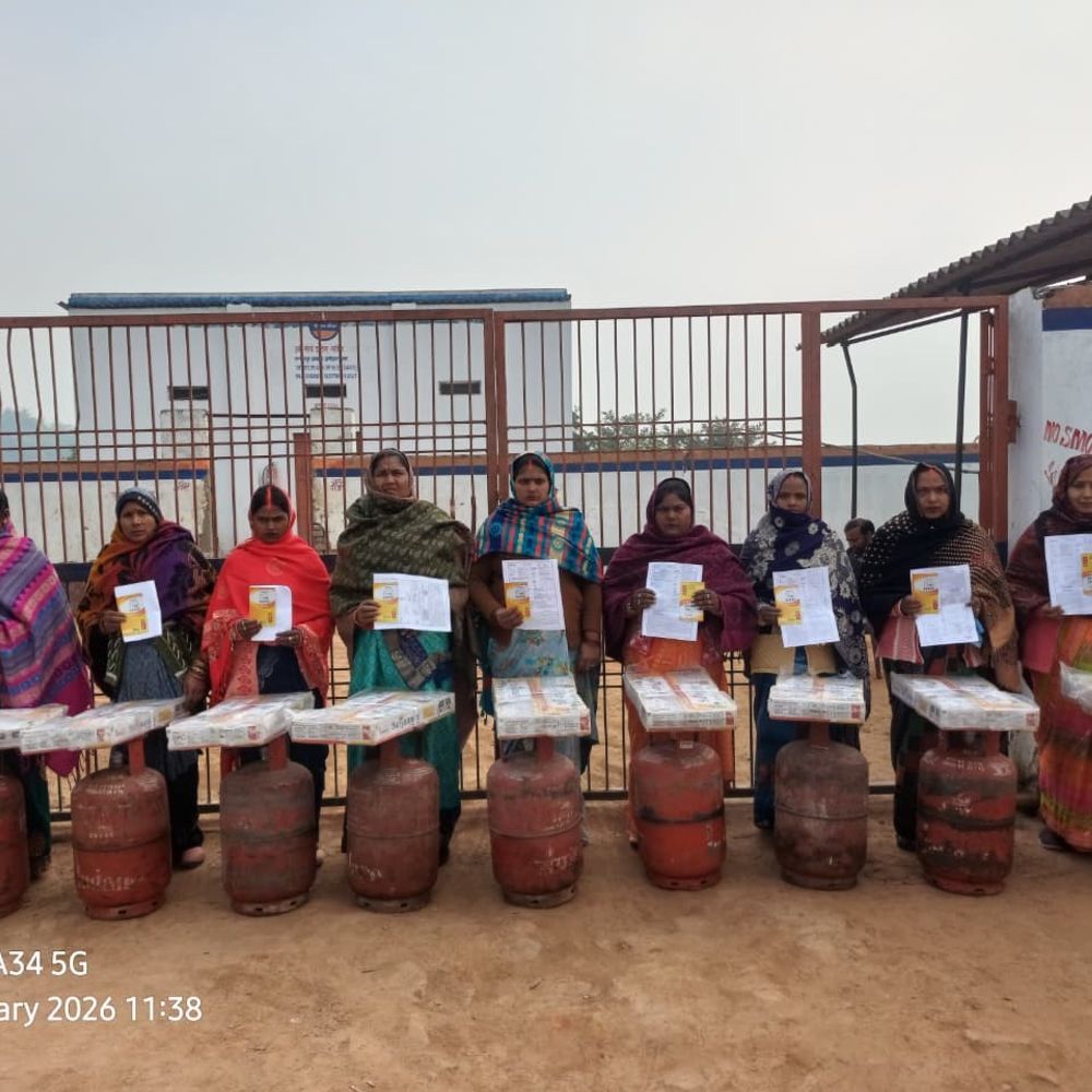 अंबेडकरनगर में LPG की मांग बढ़ी:बुकिंग 3-4 गुना तक पहुंची, प्रशासन बोला– गैस-डीजल और पेट्रोल की पर्याप्त आपूर्ति