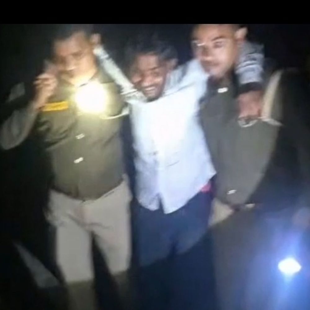 कासगंज में पुलिस मुठभेड़, गो-तस्कर गिरफ्तार:आरोपी के पैर में लगी गोली, अवैध हथियार और बैल बरामद