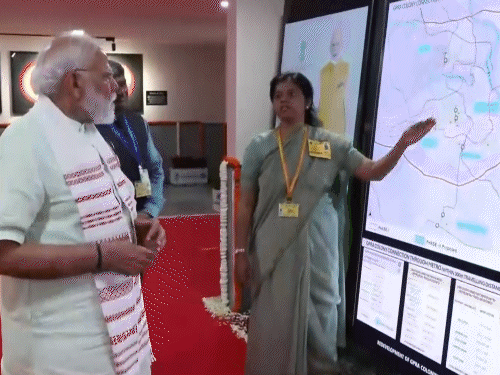 दिल्ली में ₹15200 करोड़ के GPRA प्रोजेक्ट का उद्घाटन:PM मोदी ने 2722 नए बने फ्लैट की चाबी महिलाओं को सौंपी