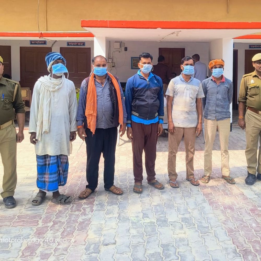श्रावस्ती पुलिस ने 12 घंटे में 19 वारंटी गिरफ्तार किए:मारपीट, चोरी, आर्म्स एक्ट सहित विभिन्न मामलों में थे सभी फरार