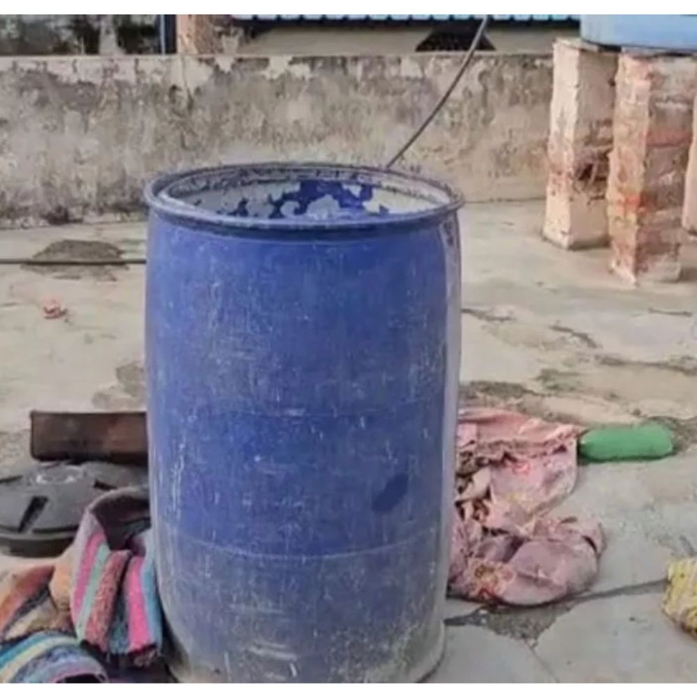 वाराणसी में पति को पत्नी की नीले-ड्रम की धमकी, FIR:बोला - शादी के बाद से पास नहीं आयी पत्नी, कहती है मै दूसरे की अमानत