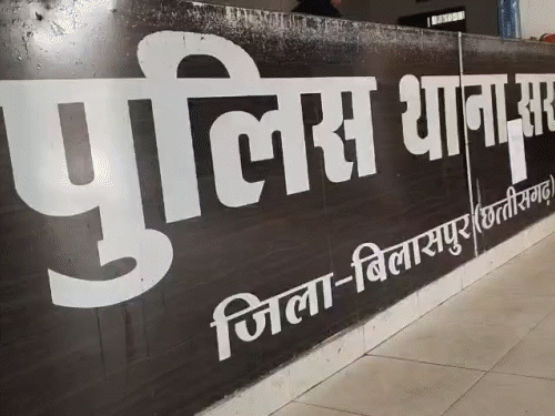 बिलासपुर में खामेनेई की मौत पर जश्न, मिठाइयां बांटी,VIDEO:हिंदू संगठन के नेता बोले- मातम मनाने वालों को ईरान भेजो, मुसलमानों पर आपत्तिजनक टिप्पणी की