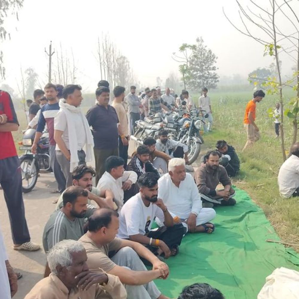 एक्सीडेंट में भाजपा नेता के भाई समेत 2 की मौत:सहारनपुर में ग्रामीणों ने शव रखकर लगाया जाम, खनन के डंपर ने मारी स्कूटी में टक्कर