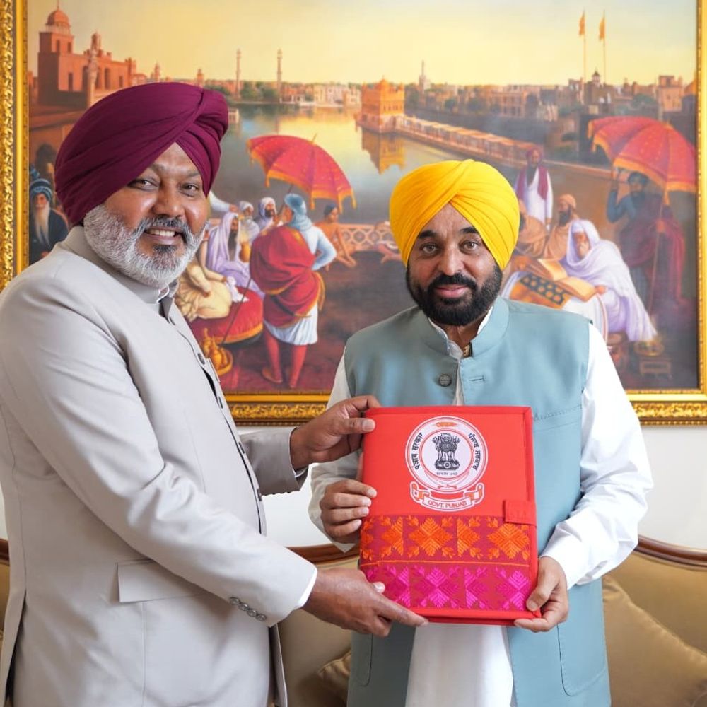 पंजाब में जनरल को ₹1000, SC महिलाओं को ₹1500 मिलेंगे:सरकारी मुलाजिम, MP-MLA स्कीम से बाहर; हरियाणा सरकार पर इनकम लिमिट का तंज