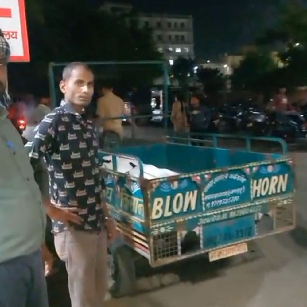 फिरोजाबाद में युवक ने फांसी लगाकर की आत्महत्या:कमरे में फंदे से लटका मिला शव, पुलिस जांच में जुटी